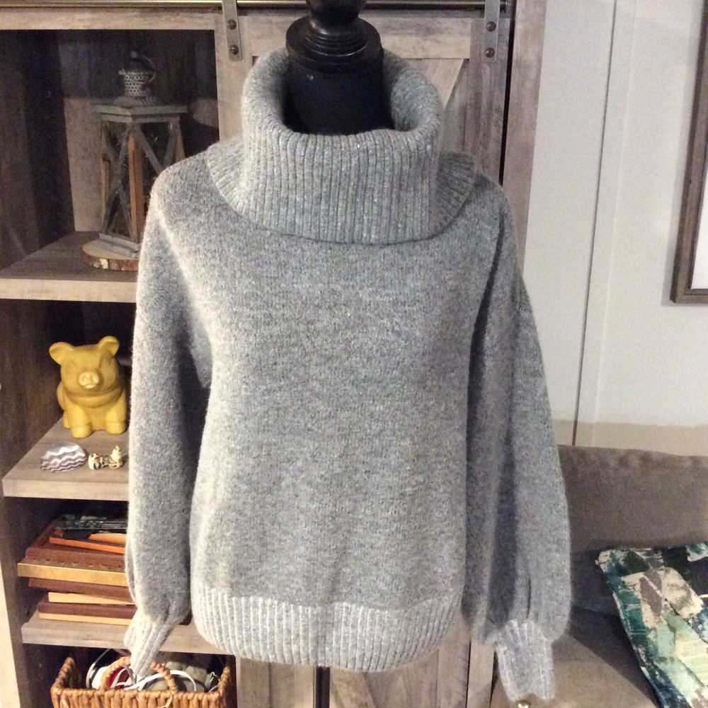 Express Negin Mirsalehi Sweater 💛